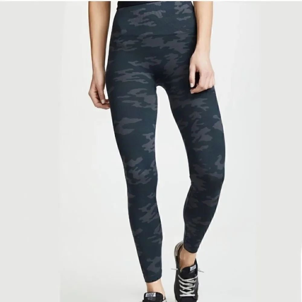 Spanx Look At Me Now Seamless Athletic Compression Camo Leggings Women’s Small